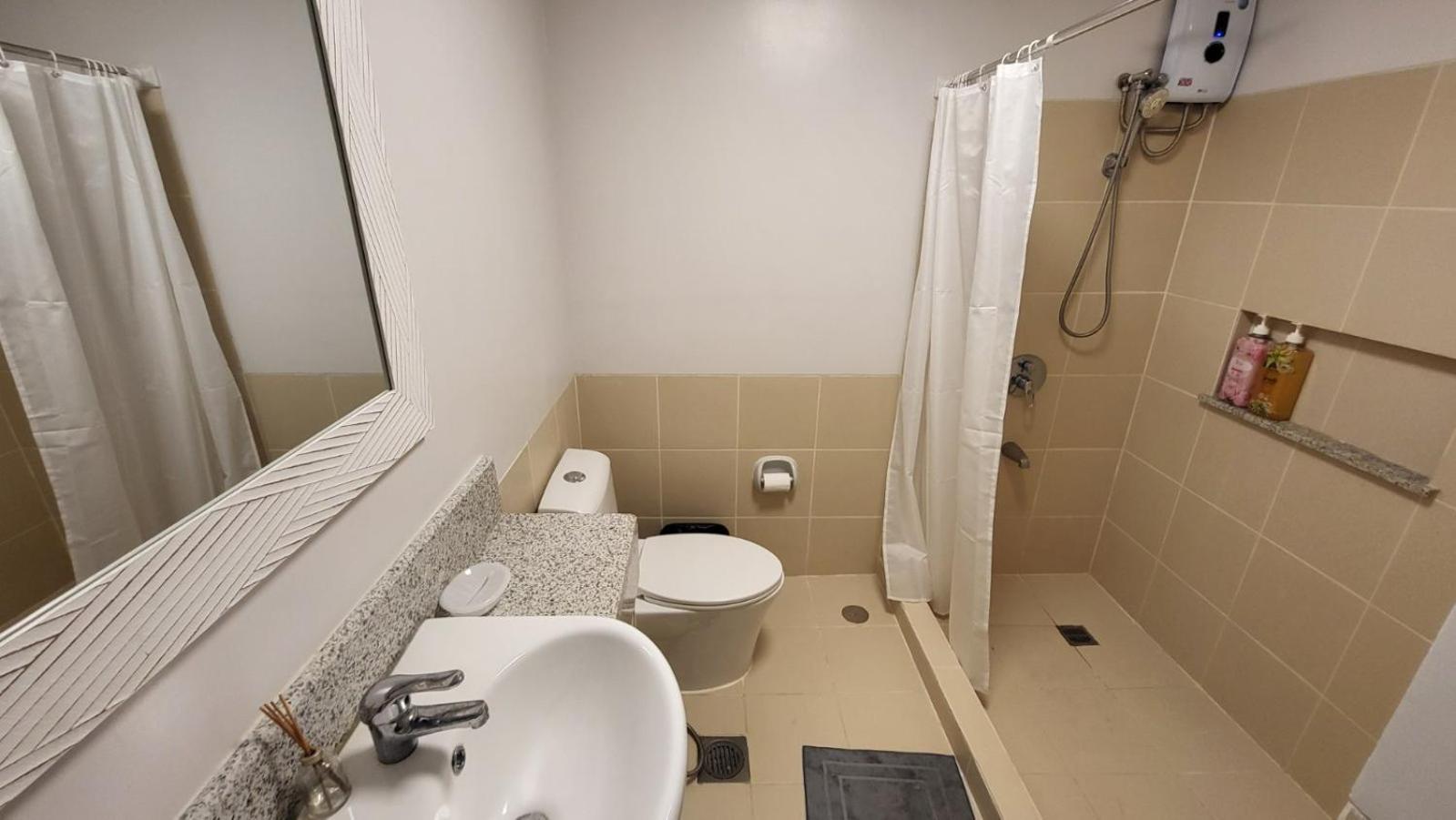 The Atherton- Spacious Modern Condo Unit In Paranaque Near The Airport, Makati, Bgc And Highways Paranaque City Eksteriør billede