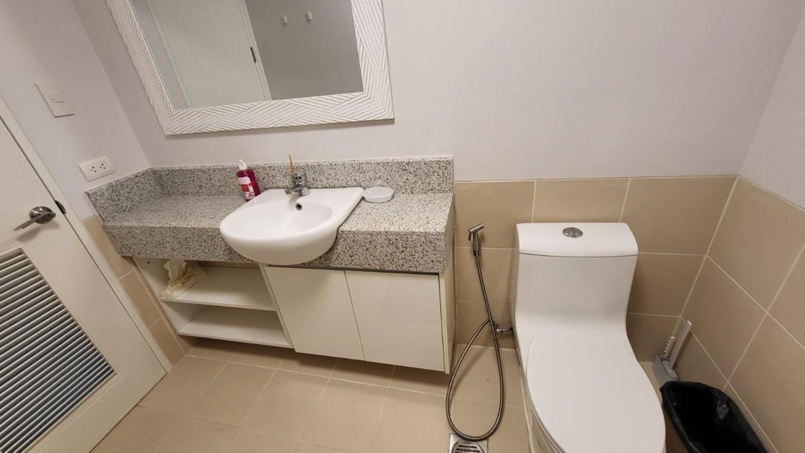 The Atherton- Spacious Modern Condo Unit In Paranaque Near The Airport, Makati, Bgc And Highways Paranaque City Eksteriør billede